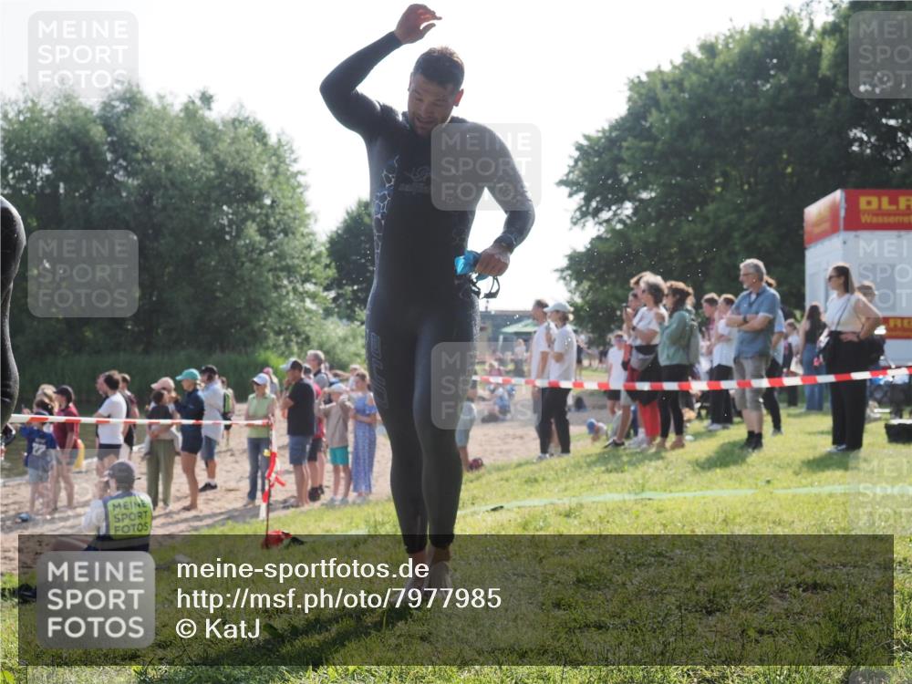 15.06.2025 - 27. Vierlanden-Triathlon KatJ http://msf.ph/oto/7977985 15.06.2025 08:38:42 Schwimmen 2, 27, 35, 45, 86, 126 meine-sportfotos.de
