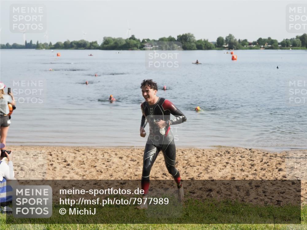 21.06.2025 - 27. Vierlanden-Triathlon MichiJ http://msf.ph/oto/7977989 15.06.2026 08:47:35 Schwimmen 48 meine-sportfotos.de