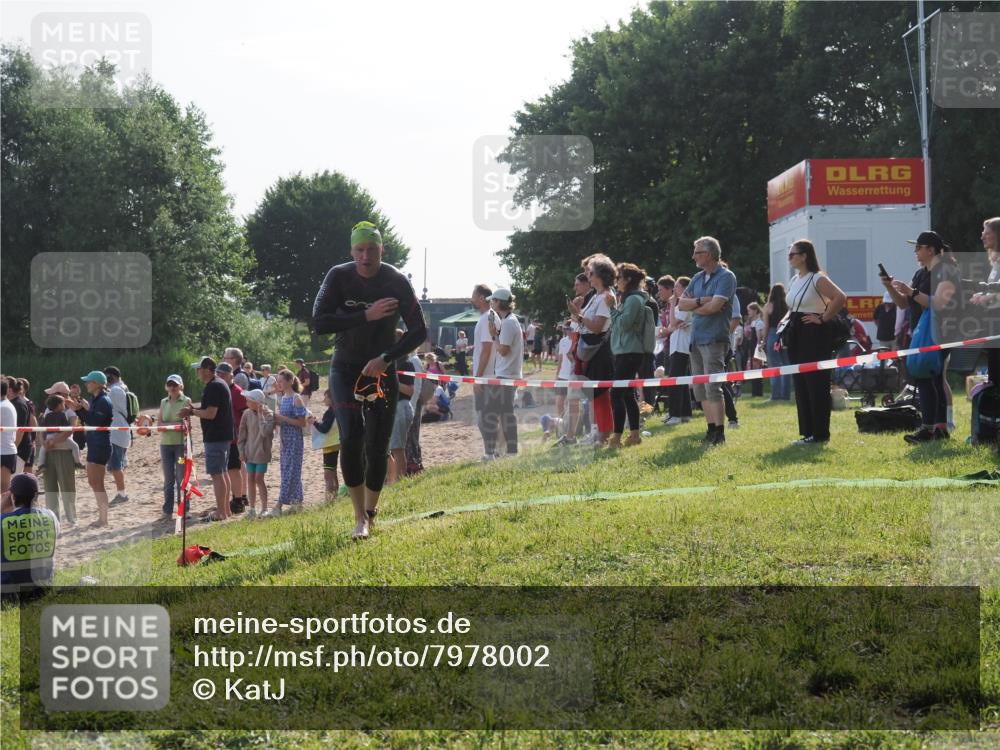 15.06.2025 - 27. Vierlanden-Triathlon KatJ http://msf.ph/oto/7978002 15.06.2025 08:38:46 Schwimmen 2, 27, 86, 126, 182 meine-sportfotos.de