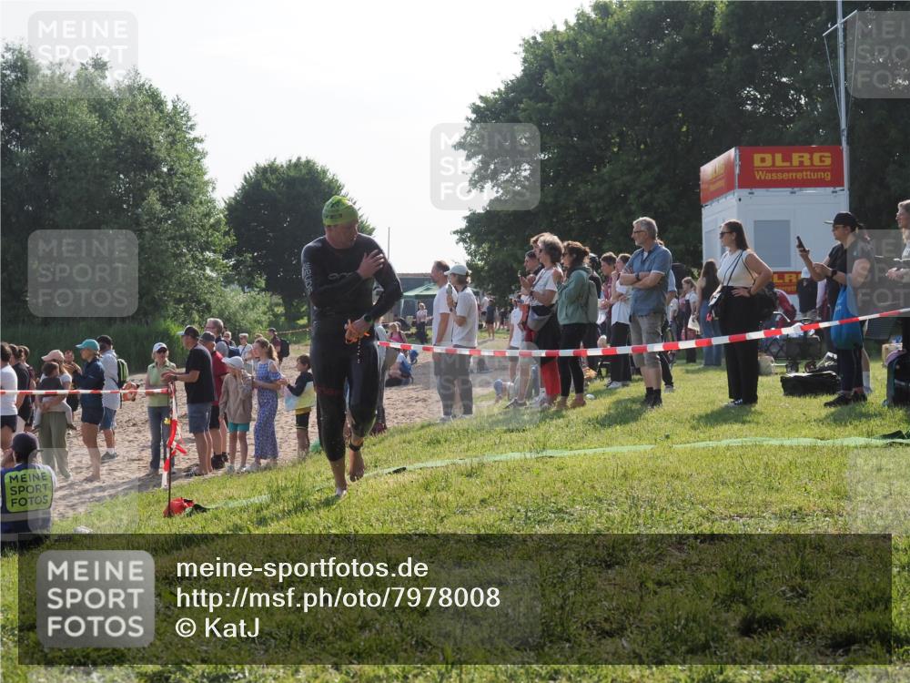 15.06.2025 - 27. Vierlanden-Triathlon KatJ http://msf.ph/oto/7978008 15.06.2025 08:38:46 Schwimmen 2, 27, 86, 126, 182 meine-sportfotos.de