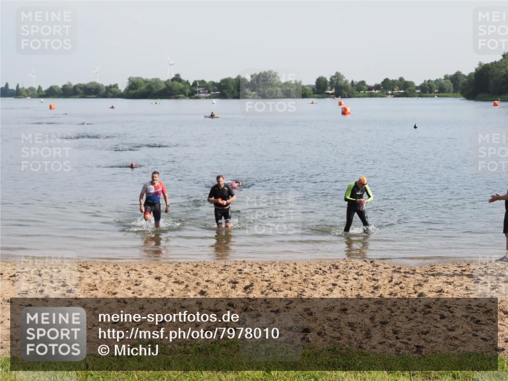 21.06.2025 - 27. Vierlanden-Triathlon MichiJ http://msf.ph/oto/7978010 15.06.2026 08:47:49 Schwimmen 34, 193 meine-sportfotos.de