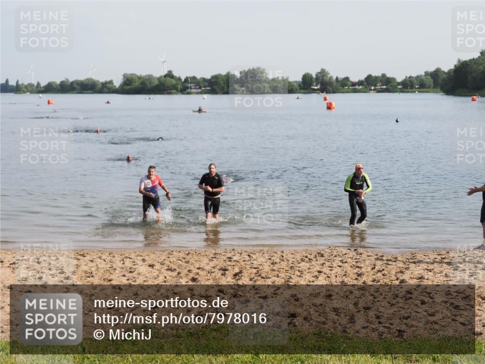 21.06.2025 - 27. Vierlanden-Triathlon MichiJ http://msf.ph/oto/7978016 15.06.2026 08:47:50 Schwimmen 34, 193 meine-sportfotos.de