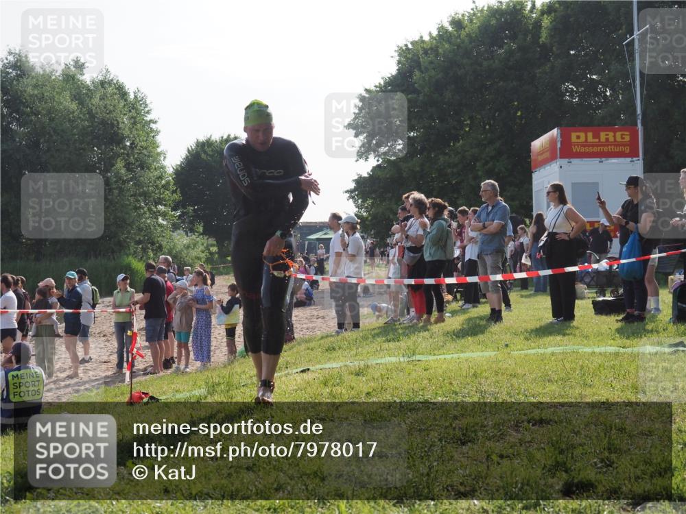 15.06.2025 - 27. Vierlanden-Triathlon KatJ http://msf.ph/oto/7978017 15.06.2025 08:38:47 Schwimmen 2, 27, 126, 182 meine-sportfotos.de