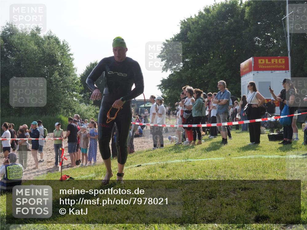 15.06.2025 - 27. Vierlanden-Triathlon KatJ http://msf.ph/oto/7978021 15.06.2025 08:38:47 Schwimmen 2, 27, 126, 182 meine-sportfotos.de