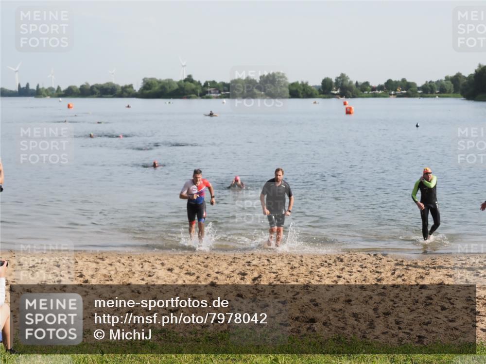 21.06.2025 - 27. Vierlanden-Triathlon MichiJ http://msf.ph/oto/7978042 15.06.2026 08:47:52 Schwimmen 34, 193 meine-sportfotos.de