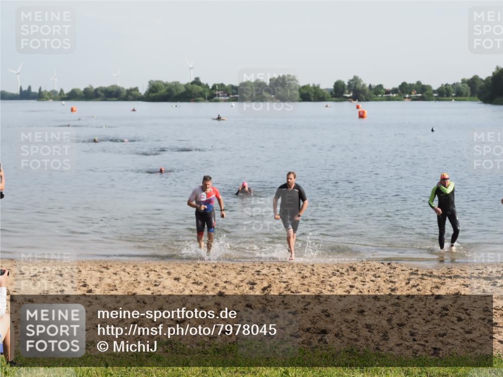 21.06.2025 - 27. Vierlanden-Triathlon MichiJ http://msf.ph/oto/7978045 15.06.2026 08:47:52 Schwimmen 34, 193 meine-sportfotos.de