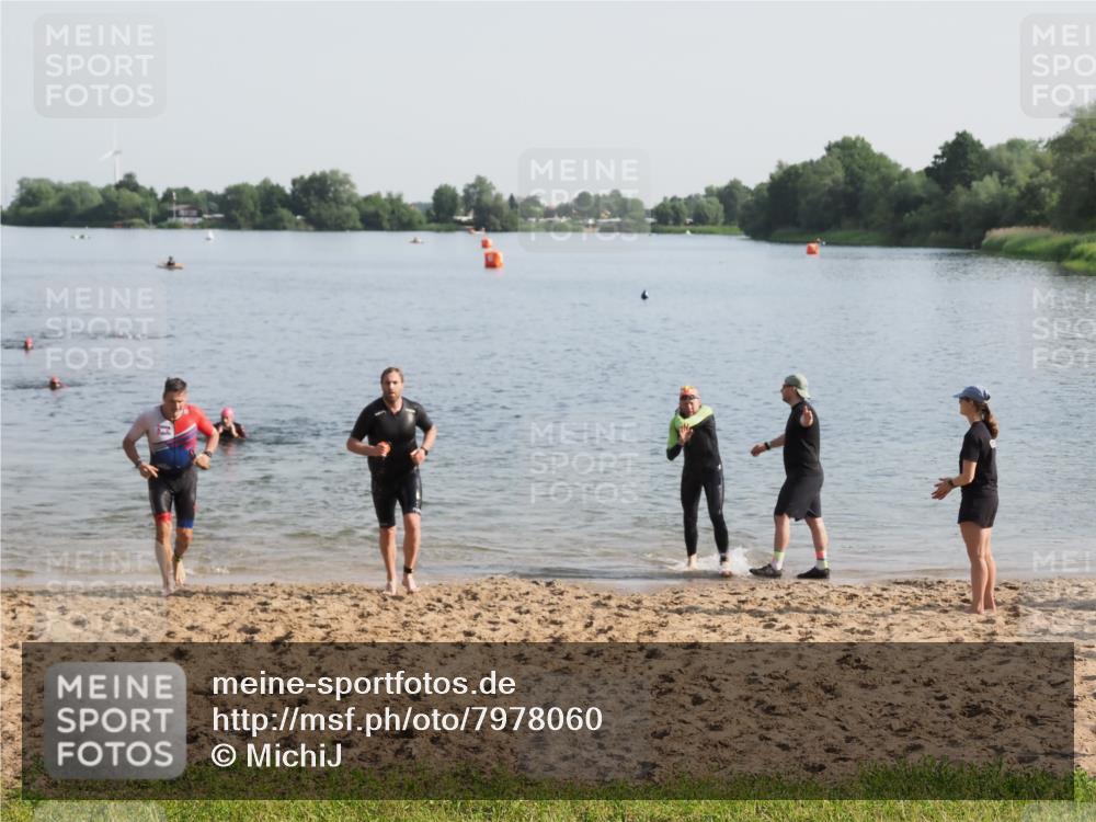 21.06.2025 - 27. Vierlanden-Triathlon MichiJ http://msf.ph/oto/7978060 15.06.2026 08:47:53 Schwimmen 34, 193 meine-sportfotos.de