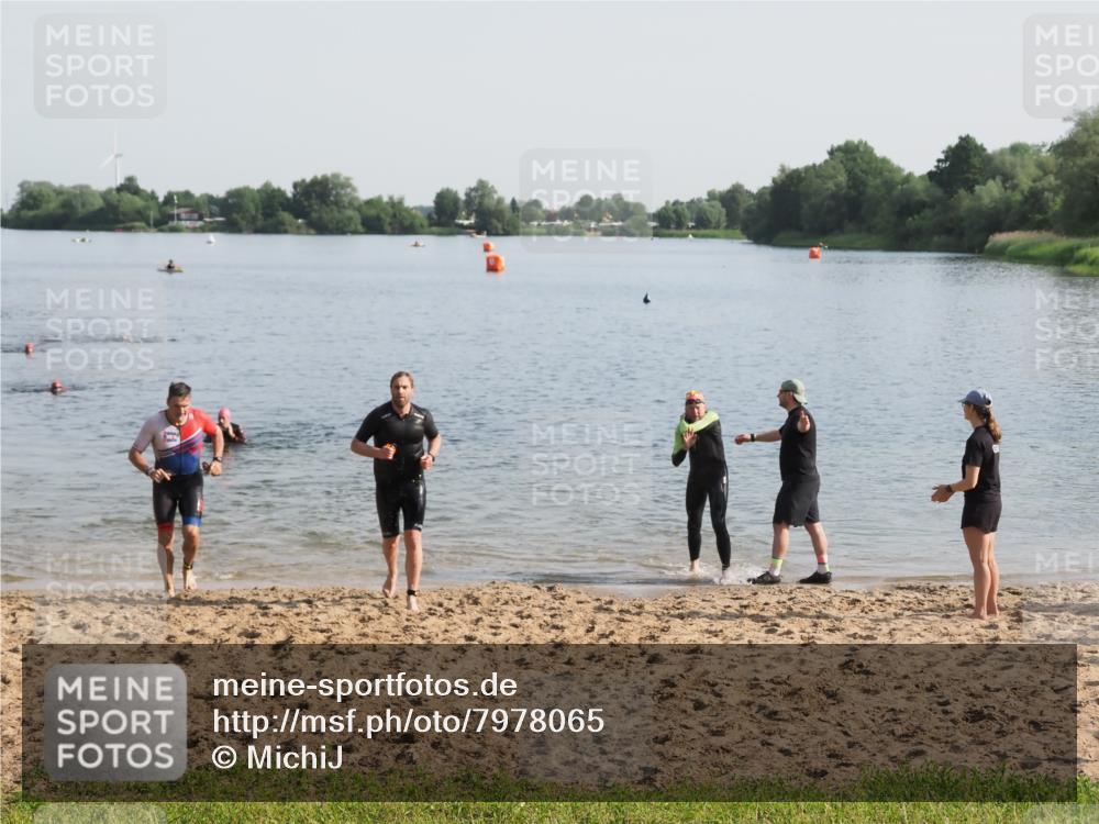 21.06.2025 - 27. Vierlanden-Triathlon MichiJ http://msf.ph/oto/7978065 15.06.2026 08:47:53 Schwimmen 34, 193 meine-sportfotos.de