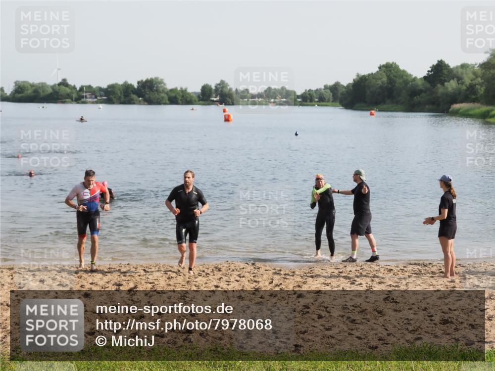 21.06.2025 - 27. Vierlanden-Triathlon MichiJ http://msf.ph/oto/7978068 15.06.2026 08:47:53 Schwimmen 34, 193 meine-sportfotos.de