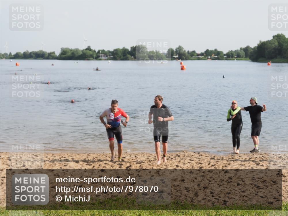 21.06.2025 - 27. Vierlanden-Triathlon MichiJ http://msf.ph/oto/7978070 15.06.2026 08:47:54 Schwimmen 34, 193 meine-sportfotos.de