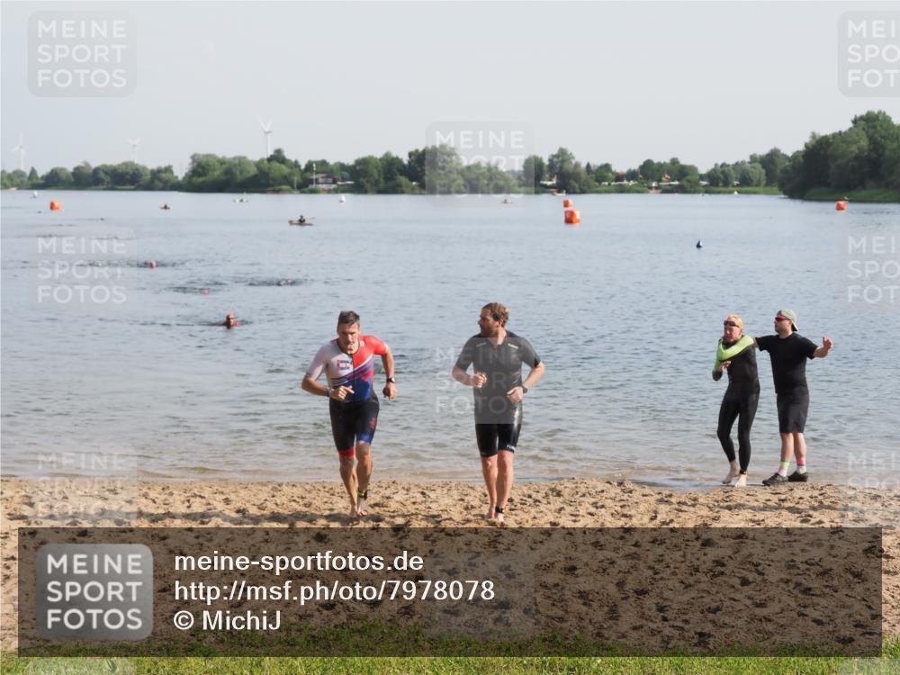 21.06.2025 - 27. Vierlanden-Triathlon MichiJ http://msf.ph/oto/7978078 15.06.2026 08:47:54 Schwimmen 34, 193 meine-sportfotos.de