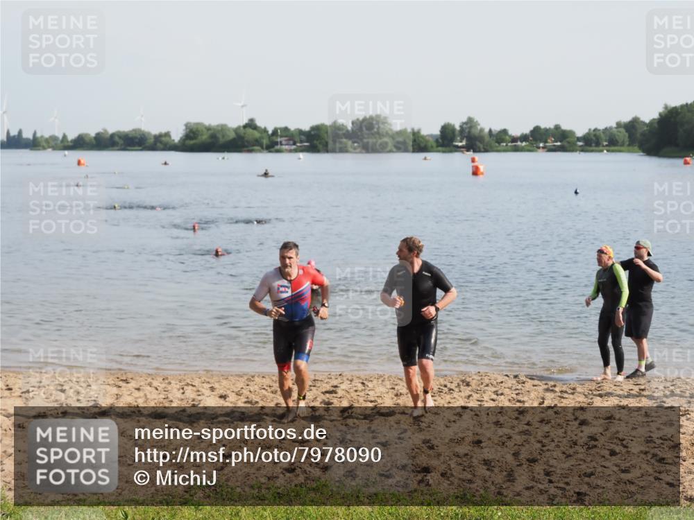 21.06.2025 - 27. Vierlanden-Triathlon MichiJ http://msf.ph/oto/7978090 15.06.2026 08:47:55 Schwimmen 34, 193 meine-sportfotos.de