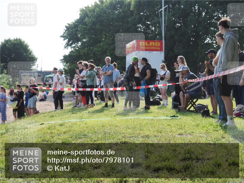 15.06.2025 - 27. Vierlanden-Triathlon KatJ http://msf.ph/oto/7978101 15.06.2025 08:39:05 Schwimmen 77, 94 meine-sportfotos.de