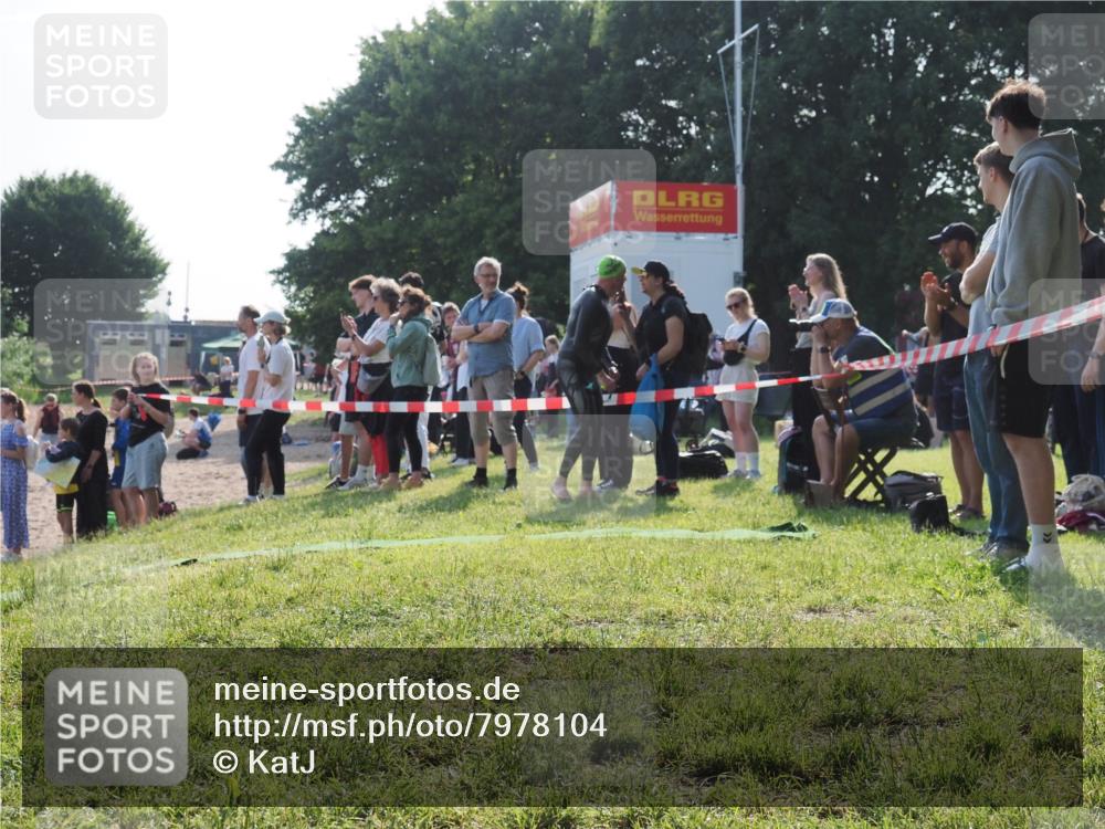 15.06.2025 - 27. Vierlanden-Triathlon KatJ http://msf.ph/oto/7978104 15.06.2025 08:39:05 Schwimmen 77, 94 meine-sportfotos.de