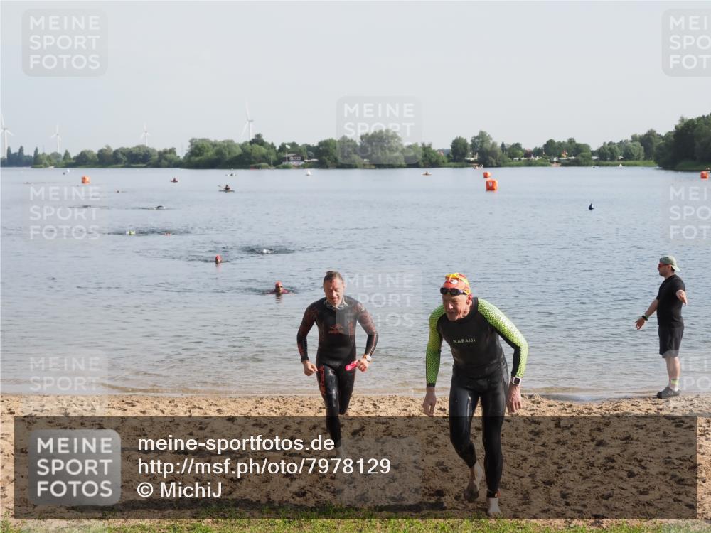 21.06.2025 - 27. Vierlanden-Triathlon MichiJ http://msf.ph/oto/7978129 15.06.2026 08:48:04 Schwimmen 16, 34, 167, 193 meine-sportfotos.de