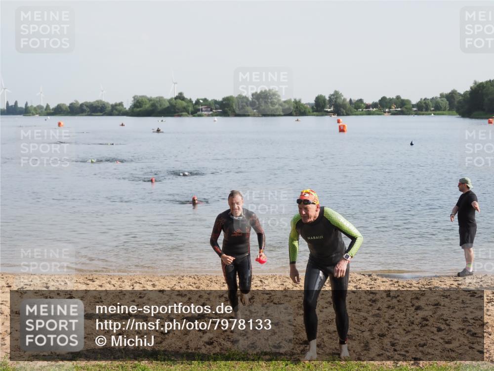 21.06.2025 - 27. Vierlanden-Triathlon MichiJ http://msf.ph/oto/7978133 15.06.2026 08:48:04 Schwimmen 16, 34, 167, 193 meine-sportfotos.de