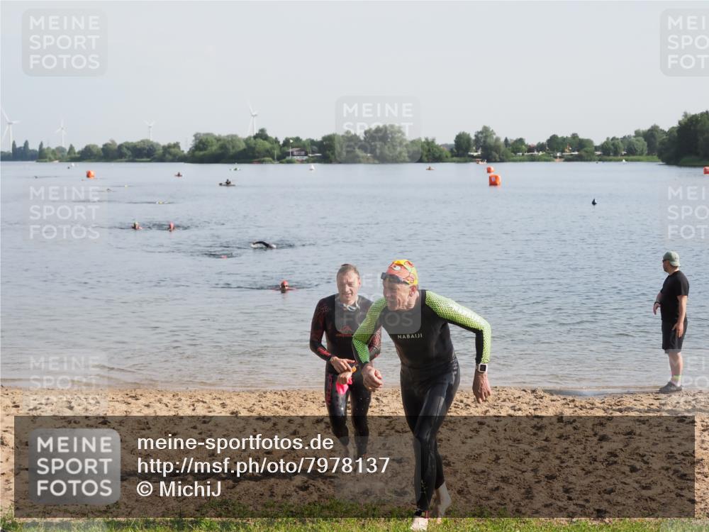 21.06.2025 - 27. Vierlanden-Triathlon MichiJ http://msf.ph/oto/7978137 15.06.2026 08:48:04 Schwimmen 16, 34, 167, 193 meine-sportfotos.de
