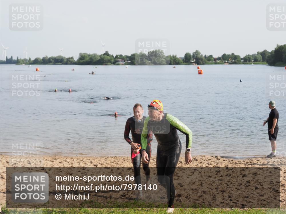 21.06.2025 - 27. Vierlanden-Triathlon MichiJ http://msf.ph/oto/7978140 15.06.2026 08:48:04 Schwimmen 16, 34, 167, 193 meine-sportfotos.de