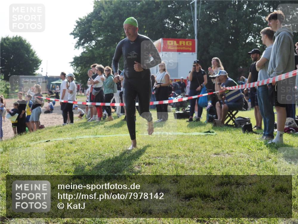 15.06.2025 - 27. Vierlanden-Triathlon KatJ http://msf.ph/oto/7978142 15.06.2025 08:39:08 Schwimmen 77, 94, 120, 165 meine-sportfotos.de