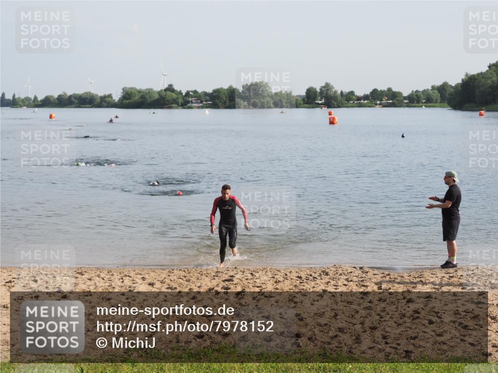 21.06.2025 - 27. Vierlanden-Triathlon MichiJ http://msf.ph/oto/7978152 15.06.2026 08:48:17 Schwimmen 70 meine-sportfotos.de