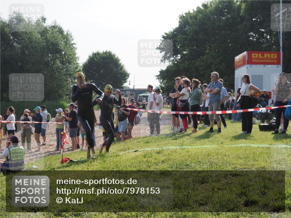 15.06.2025 - 27. Vierlanden-Triathlon KatJ http://msf.ph/oto/7978153 15.06.2025 08:39:12 Schwimmen 77, 120, 165 meine-sportfotos.de