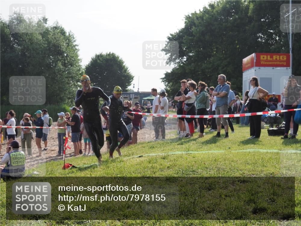 15.06.2025 - 27. Vierlanden-Triathlon KatJ http://msf.ph/oto/7978155 15.06.2025 08:39:13 Schwimmen 77, 120, 165 meine-sportfotos.de