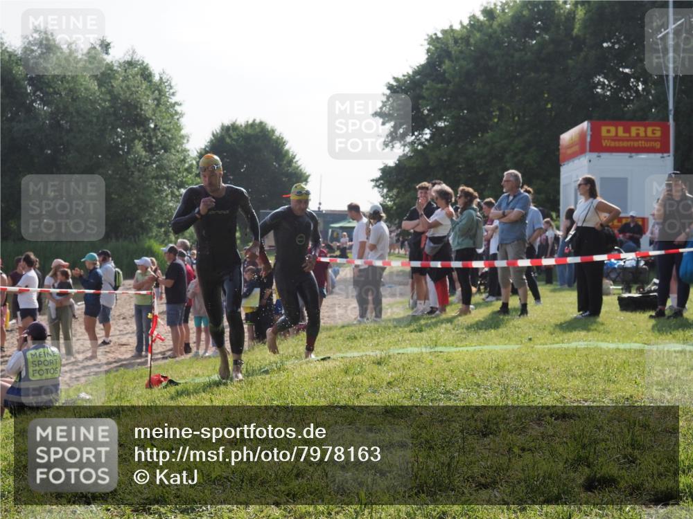 15.06.2025 - 27. Vierlanden-Triathlon KatJ http://msf.ph/oto/7978163 15.06.2025 08:39:13 Schwimmen 77, 120, 165 meine-sportfotos.de