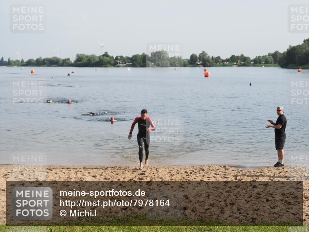21.06.2025 - 27. Vierlanden-Triathlon MichiJ http://msf.ph/oto/7978164 15.06.2026 08:48:18 Schwimmen 70 meine-sportfotos.de