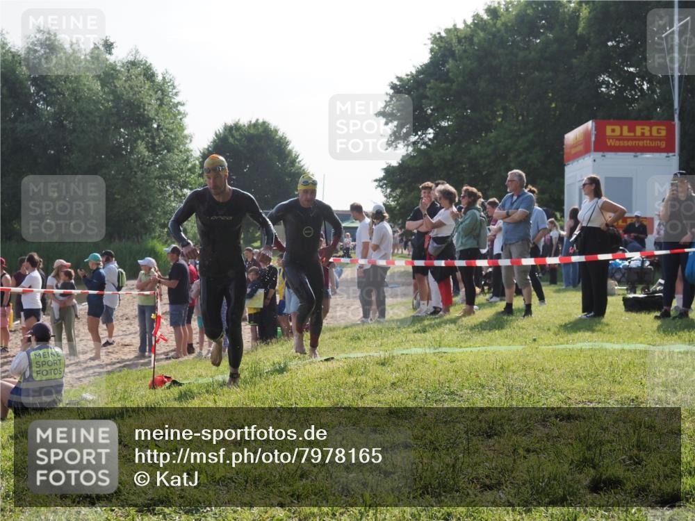 15.06.2025 - 27. Vierlanden-Triathlon KatJ http://msf.ph/oto/7978165 15.06.2025 08:39:13 Schwimmen 77, 120, 165 meine-sportfotos.de