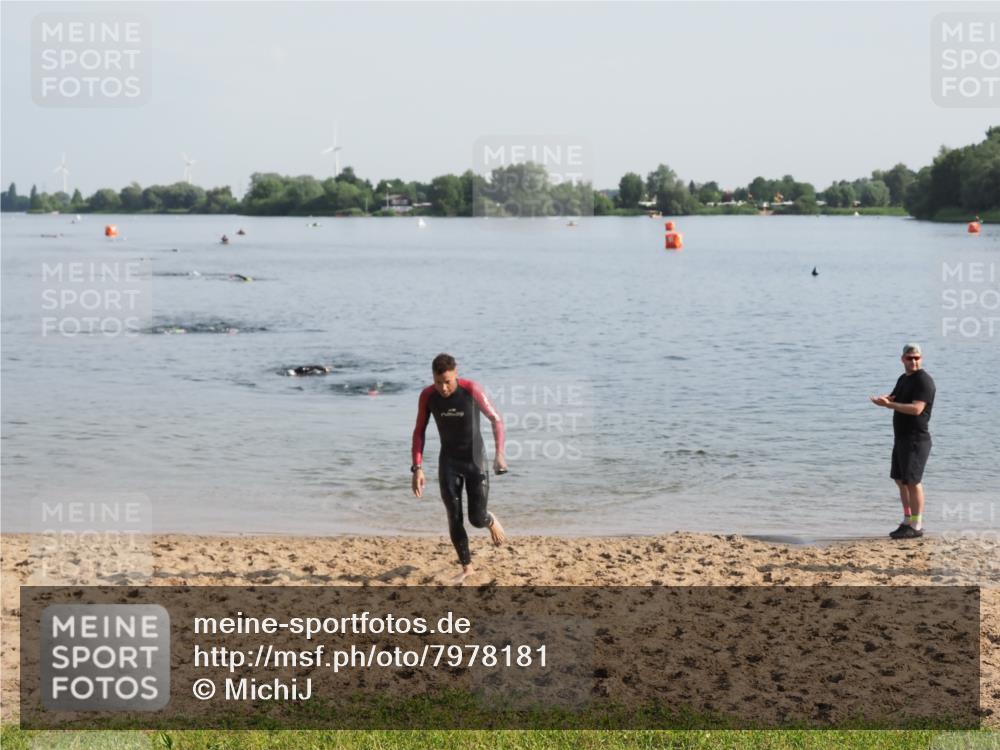 21.06.2025 - 27. Vierlanden-Triathlon MichiJ http://msf.ph/oto/7978181 15.06.2026 08:48:19 Schwimmen 70 meine-sportfotos.de