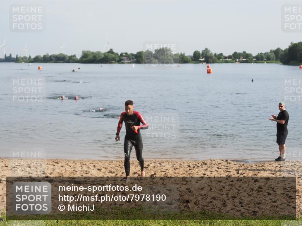 21.06.2025 - 27. Vierlanden-Triathlon MichiJ http://msf.ph/oto/7978190 15.06.2026 08:48:19 Schwimmen 70 meine-sportfotos.de