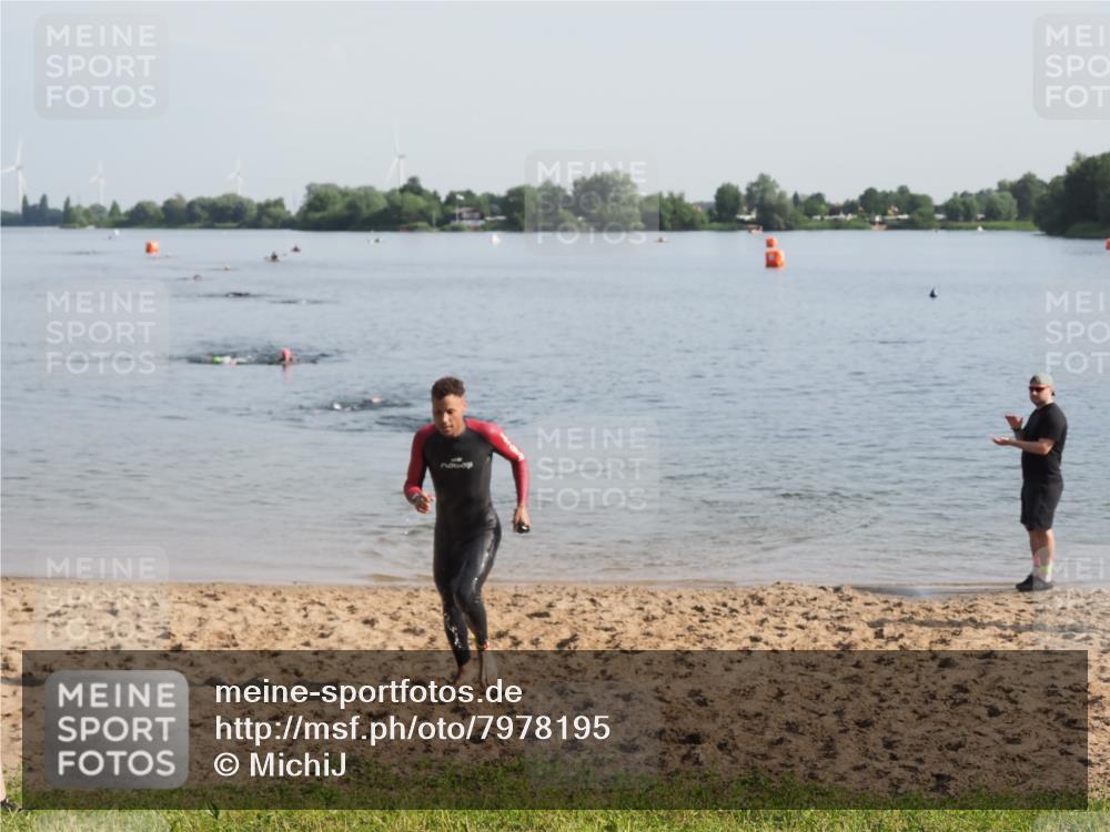 21.06.2025 - 27. Vierlanden-Triathlon MichiJ http://msf.ph/oto/7978195 15.06.2026 08:48:19 Schwimmen 70 meine-sportfotos.de