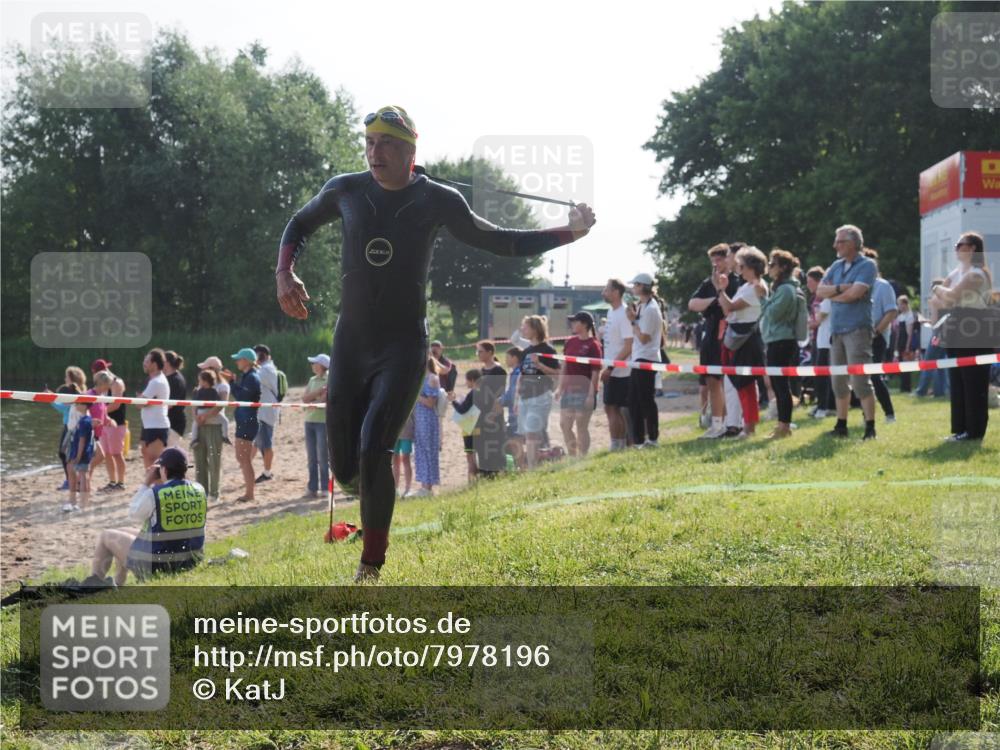 15.06.2025 - 27. Vierlanden-Triathlon KatJ http://msf.ph/oto/7978196 15.06.2025 08:39:15 Schwimmen 77, 120, 132, 165 meine-sportfotos.de