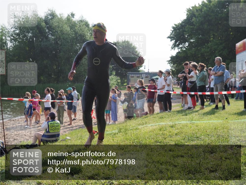 15.06.2025 - 27. Vierlanden-Triathlon KatJ http://msf.ph/oto/7978198 15.06.2025 08:39:15 Schwimmen 77, 120, 132, 165 meine-sportfotos.de