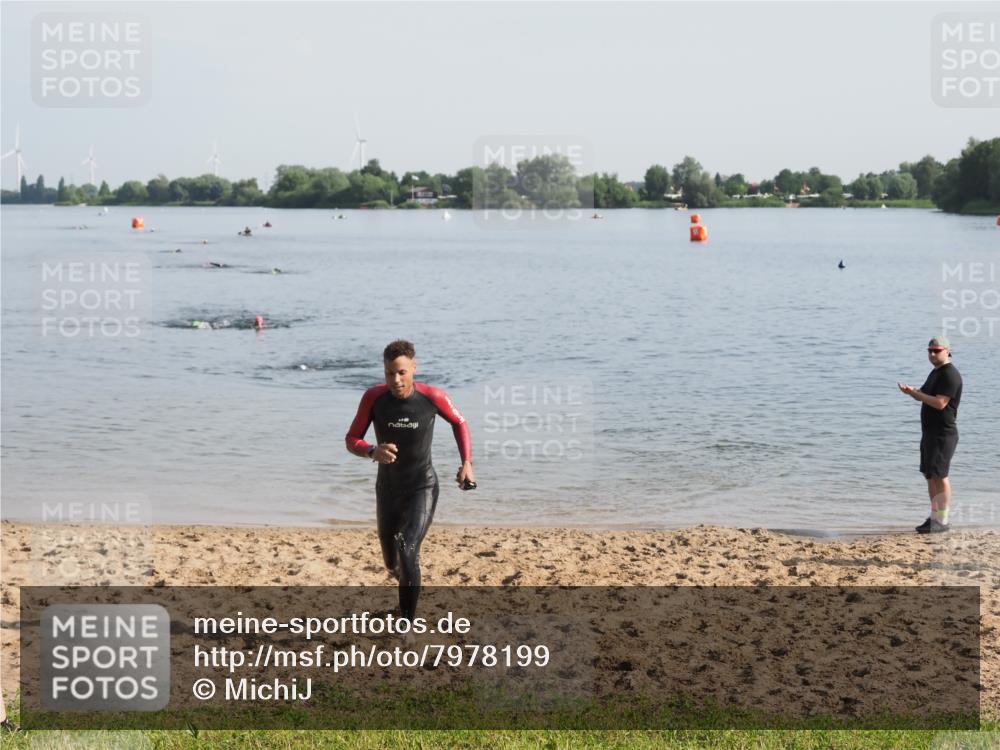 21.06.2025 - 27. Vierlanden-Triathlon MichiJ http://msf.ph/oto/7978199 15.06.2026 08:48:20 Schwimmen 70 meine-sportfotos.de