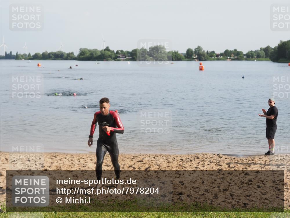 21.06.2025 - 27. Vierlanden-Triathlon MichiJ http://msf.ph/oto/7978204 15.06.2026 08:48:20 Schwimmen 70 meine-sportfotos.de