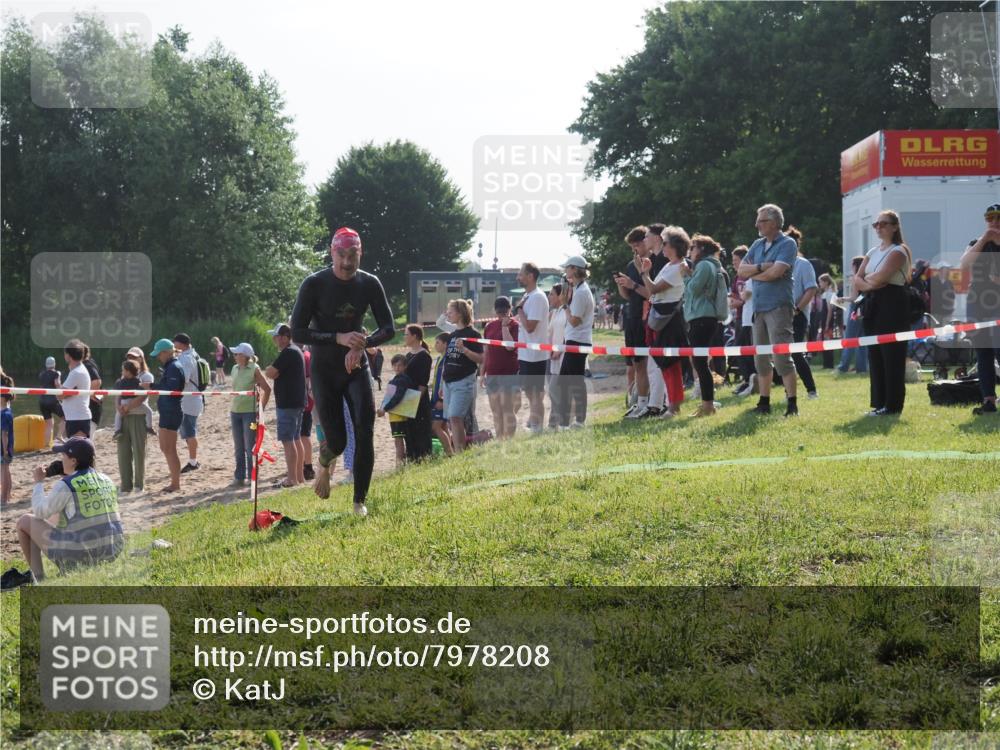 15.06.2025 - 27. Vierlanden-Triathlon KatJ http://msf.ph/oto/7978208 15.06.2025 08:39:20 Schwimmen 120, 132, 165 meine-sportfotos.de