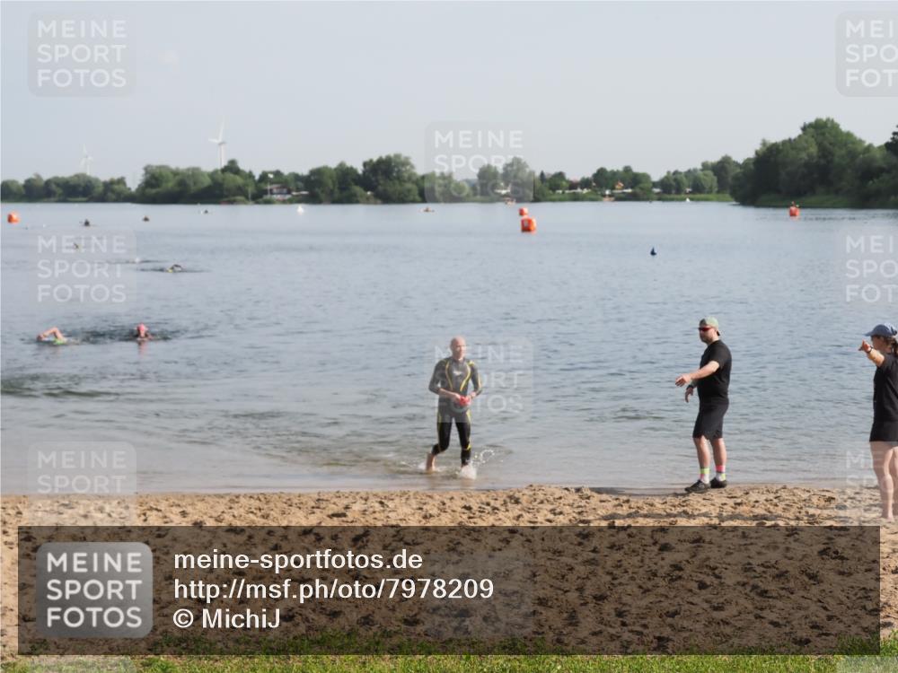 21.06.2025 - 27. Vierlanden-Triathlon MichiJ http://msf.ph/oto/7978209 15.06.2026 08:48:31 Schwimmen 123 meine-sportfotos.de