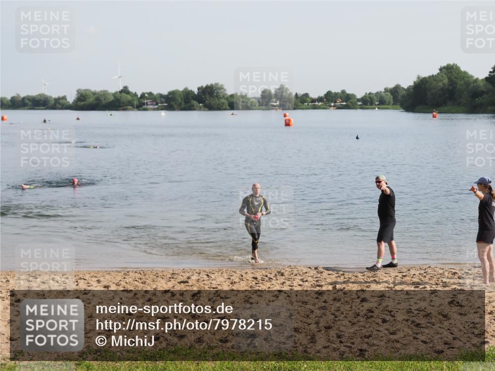 21.06.2025 - 27. Vierlanden-Triathlon MichiJ http://msf.ph/oto/7978215 15.06.2026 08:48:32 Schwimmen 123 meine-sportfotos.de