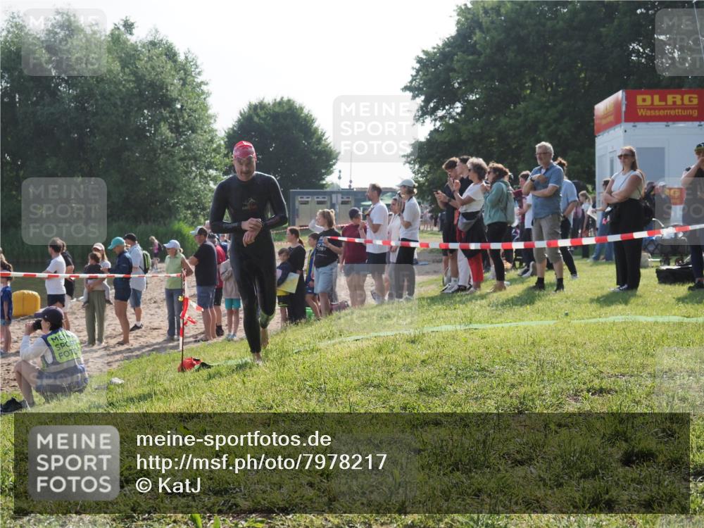 15.06.2025 - 27. Vierlanden-Triathlon KatJ http://msf.ph/oto/7978217 15.06.2025 08:39:21 Schwimmen 120, 132, 165 meine-sportfotos.de