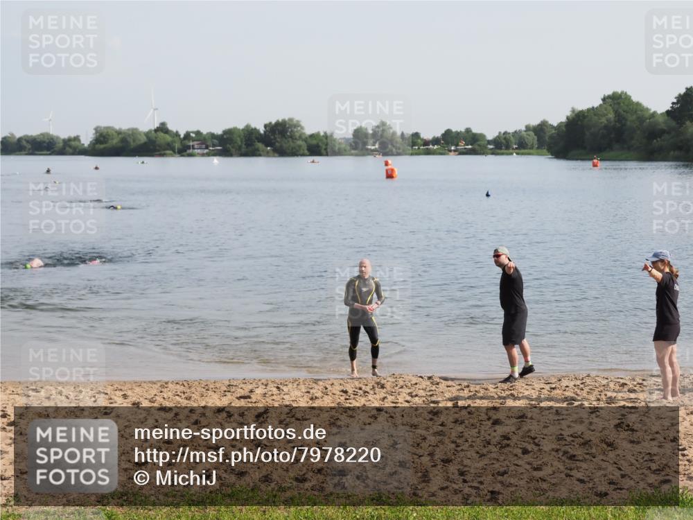 21.06.2025 - 27. Vierlanden-Triathlon MichiJ http://msf.ph/oto/7978220 15.06.2026 08:48:32 Schwimmen 123 meine-sportfotos.de