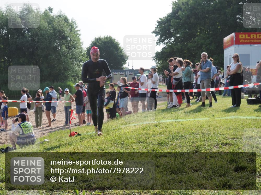 15.06.2025 - 27. Vierlanden-Triathlon KatJ http://msf.ph/oto/7978222 15.06.2025 08:39:21 Schwimmen 120, 132, 165 meine-sportfotos.de