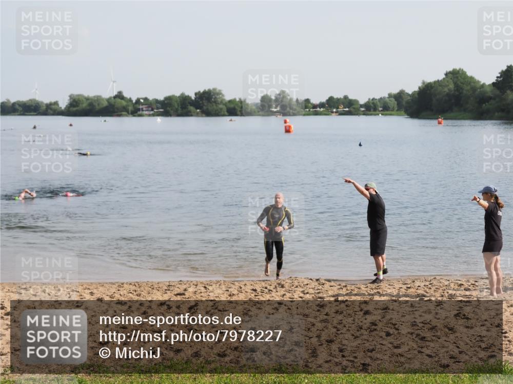21.06.2025 - 27. Vierlanden-Triathlon MichiJ http://msf.ph/oto/7978227 15.06.2026 08:48:32 Schwimmen 123 meine-sportfotos.de