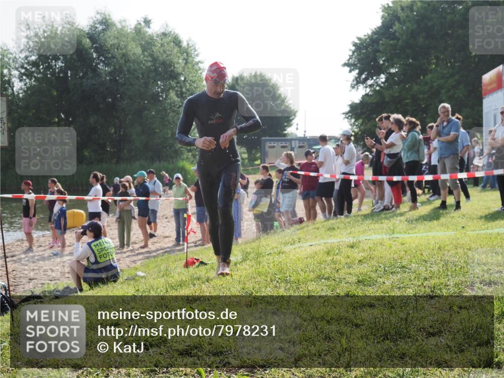 15.06.2025 - 27. Vierlanden-Triathlon KatJ http://msf.ph/oto/7978231 15.06.2025 08:39:22 Schwimmen 120, 132, 165 meine-sportfotos.de