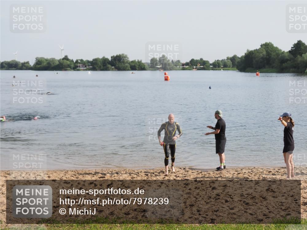 21.06.2025 - 27. Vierlanden-Triathlon MichiJ http://msf.ph/oto/7978239 15.06.2026 08:48:33 Schwimmen 123 meine-sportfotos.de
