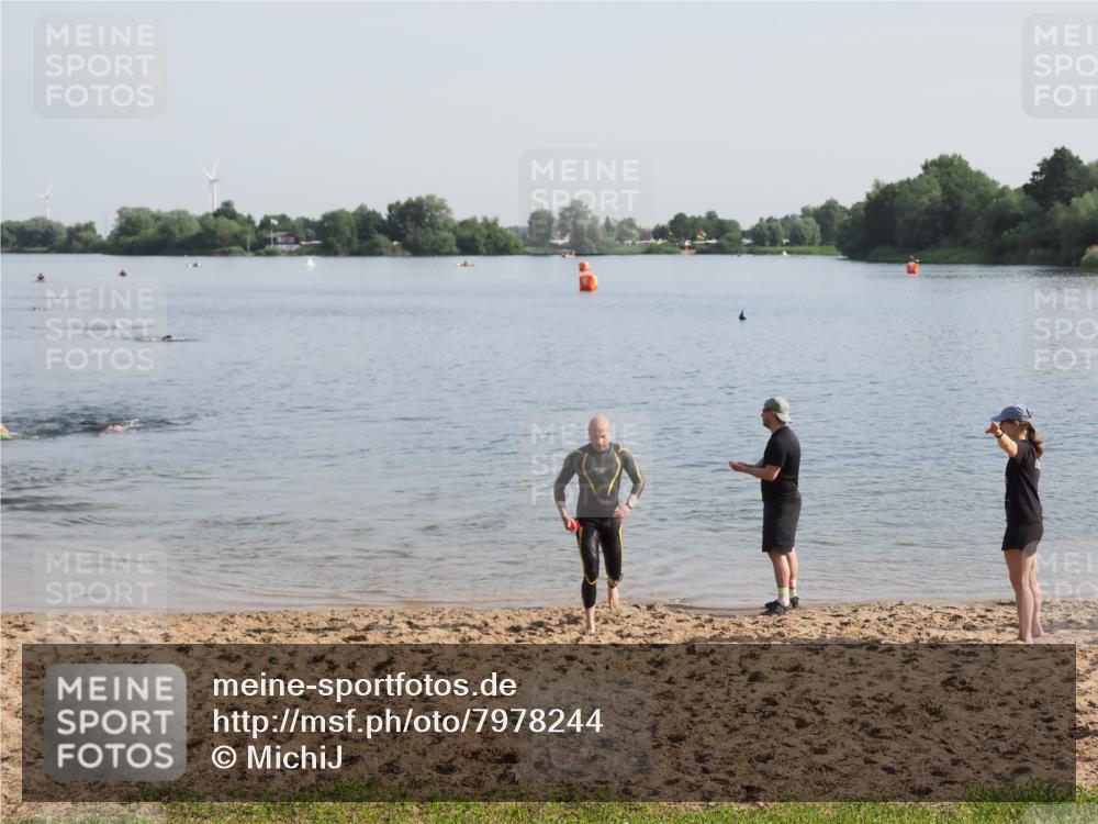 21.06.2025 - 27. Vierlanden-Triathlon MichiJ http://msf.ph/oto/7978244 15.06.2026 08:48:34 Schwimmen 123 meine-sportfotos.de