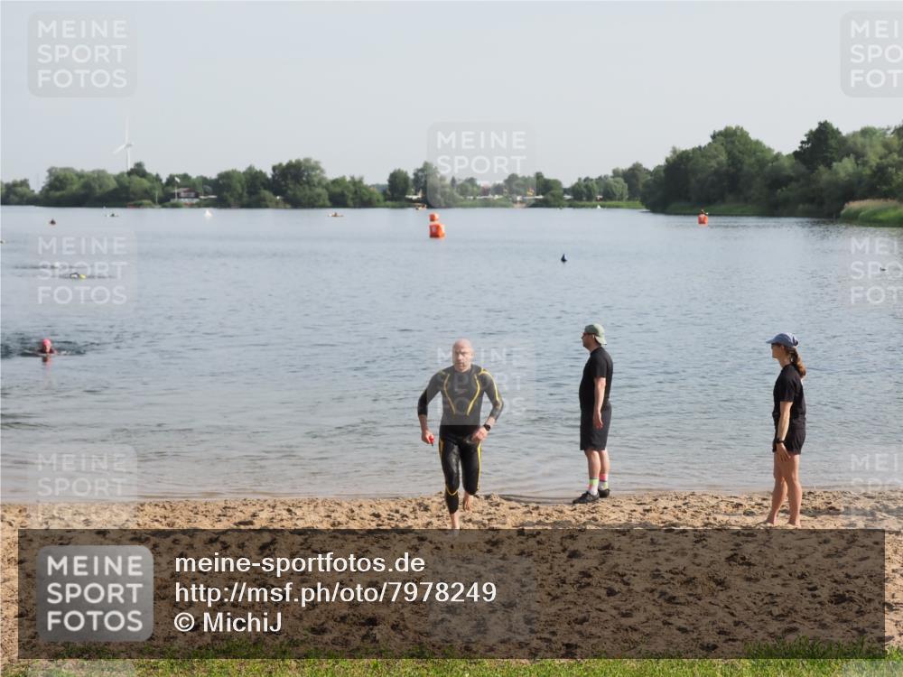 21.06.2025 - 27. Vierlanden-Triathlon MichiJ http://msf.ph/oto/7978249 15.06.2026 08:48:34 Schwimmen 123 meine-sportfotos.de
