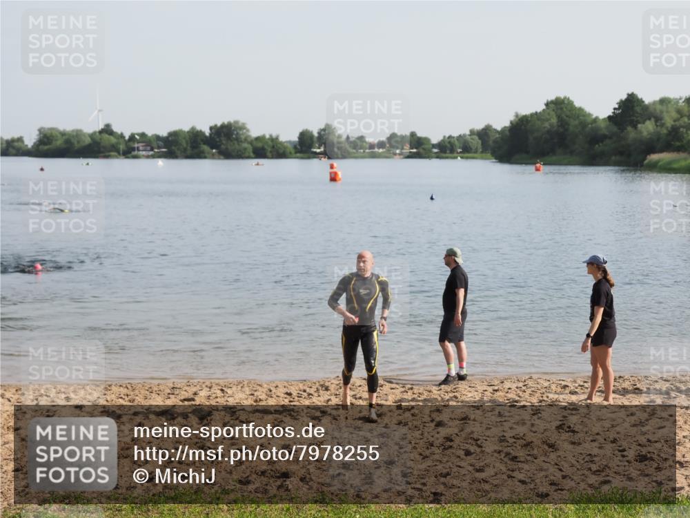 21.06.2025 - 27. Vierlanden-Triathlon MichiJ http://msf.ph/oto/7978255 15.06.2026 08:48:35 Schwimmen 123 meine-sportfotos.de