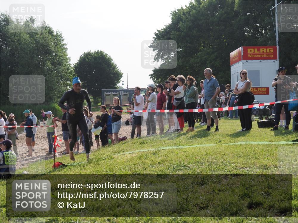 15.06.2025 - 27. Vierlanden-Triathlon KatJ http://msf.ph/oto/7978257 15.06.2025 08:39:36 Schwimmen 168 meine-sportfotos.de