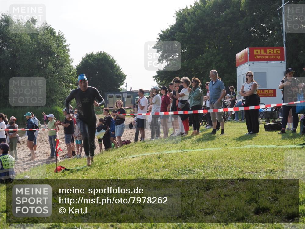 15.06.2025 - 27. Vierlanden-Triathlon KatJ http://msf.ph/oto/7978262 15.06.2025 08:39:36 Schwimmen 168 meine-sportfotos.de
